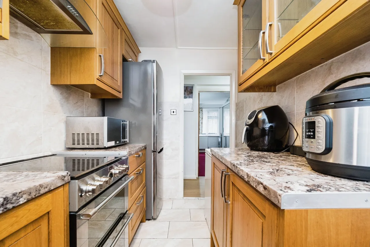 Whalebone Lane South, Dagenham, RM8, photo 6