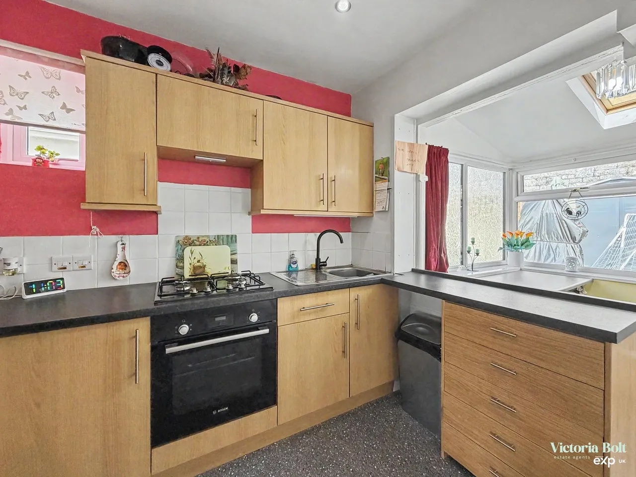 Laira Park Crescent, Plymouth, photo 4