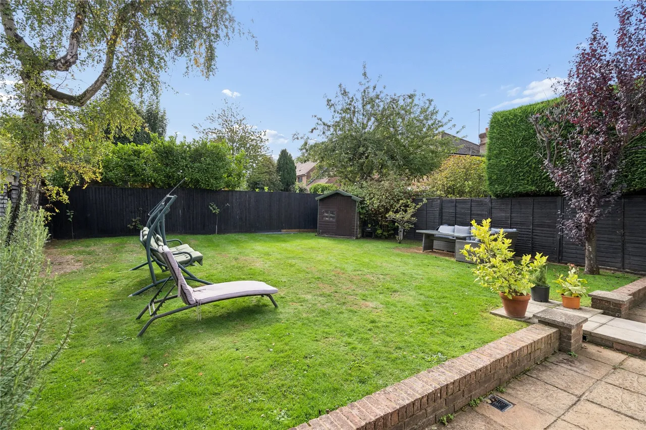 Bovingdon, Hertfordshire, photo 19