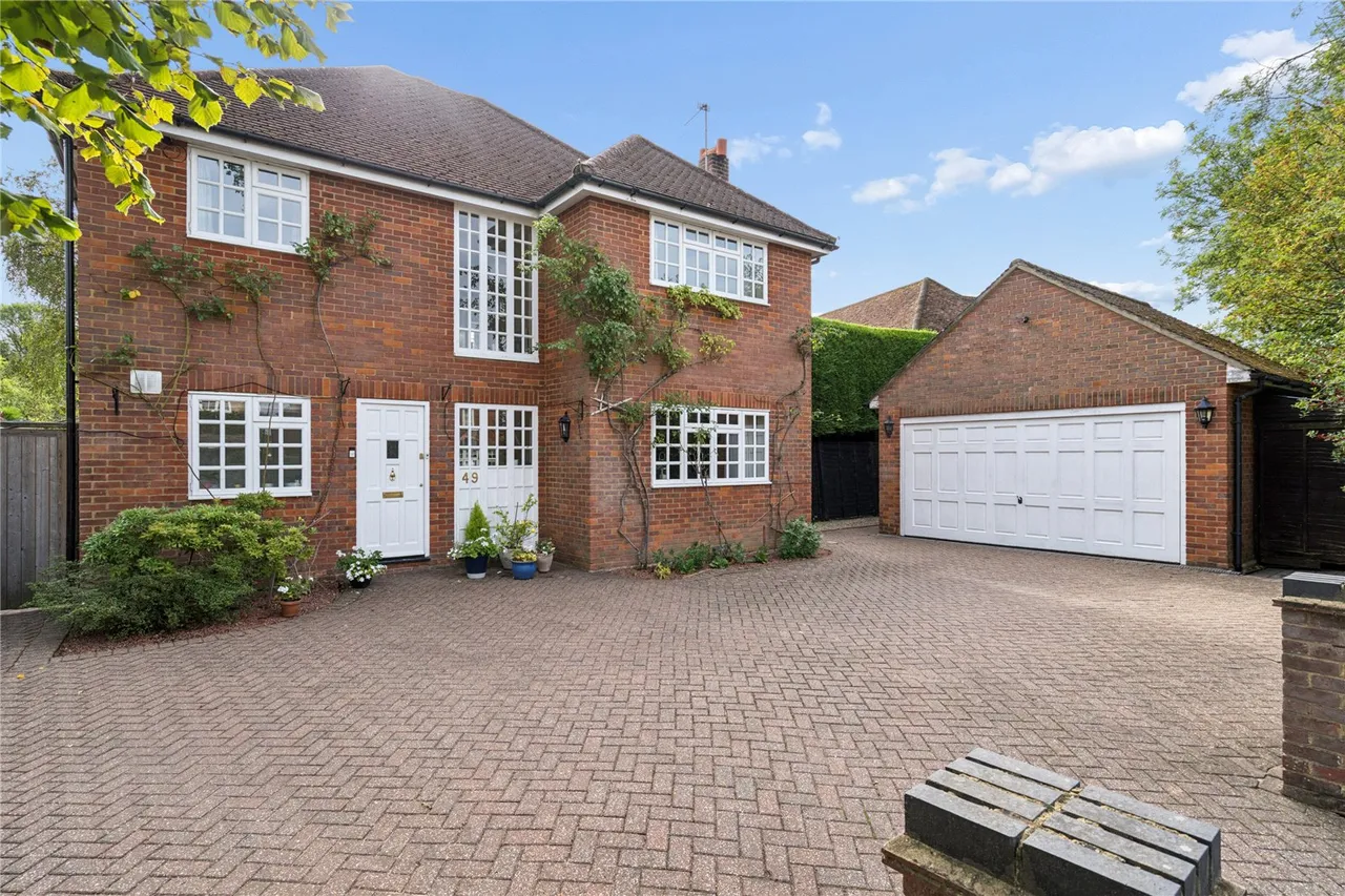 4 bed house for sale, Bovingdon, Hertfordshire