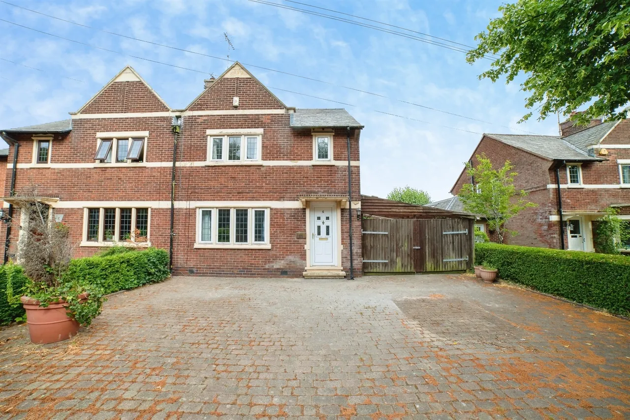 3 bed house for sale, Derby Road, Alfreton, DE55