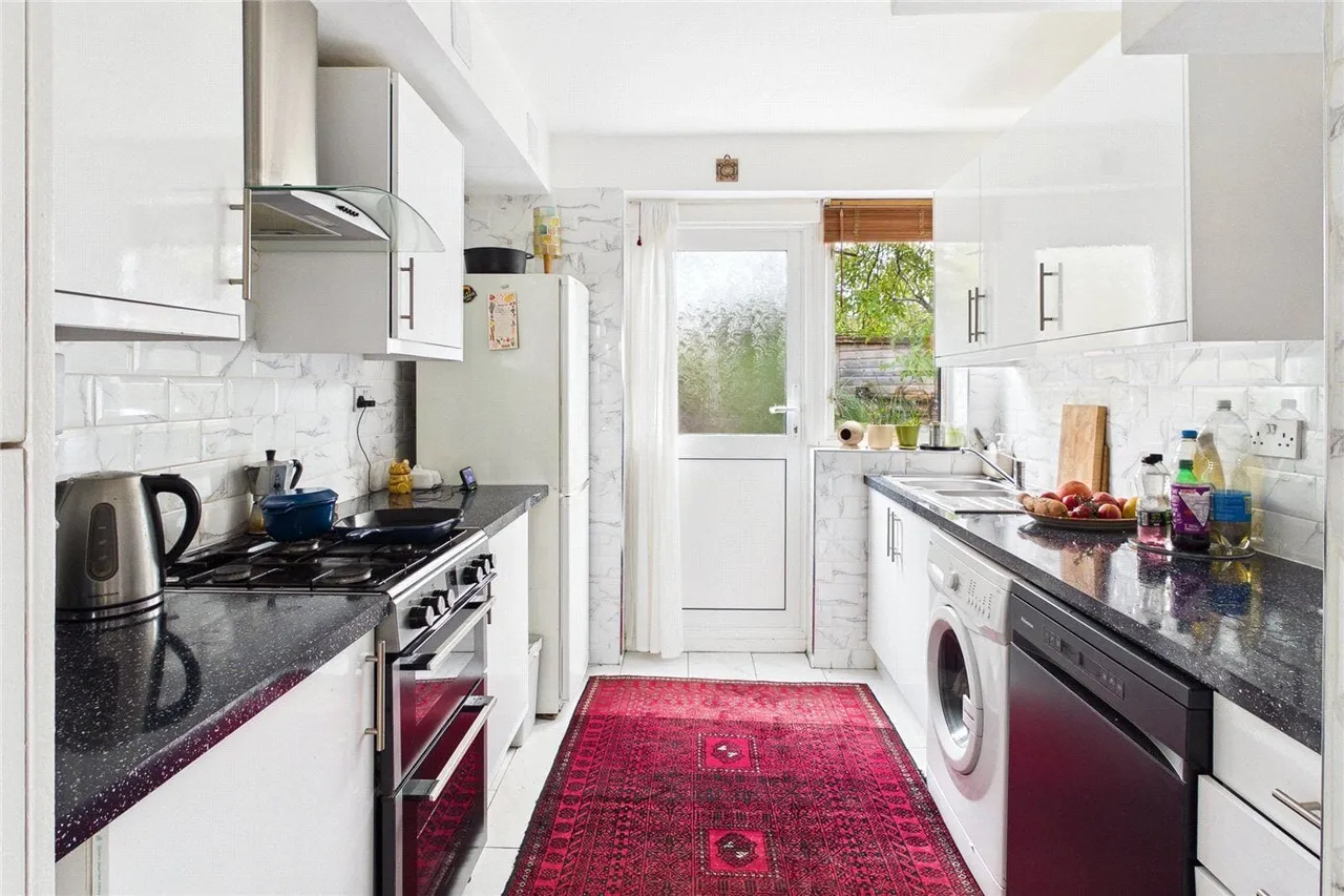 Leigh Orchard Close, London, SW16, photo 3
