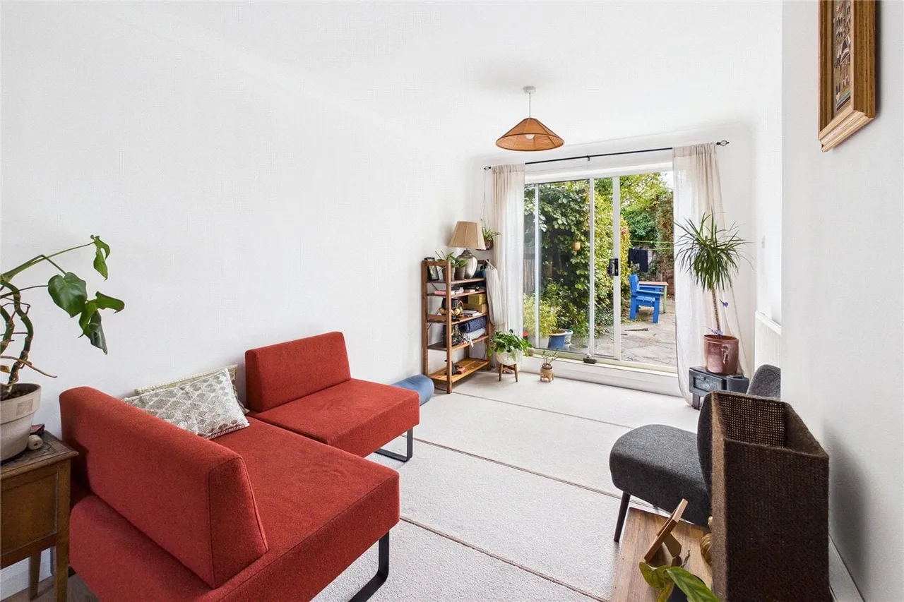3 bed house to rent, Leigh Orchard Close, London, SW16