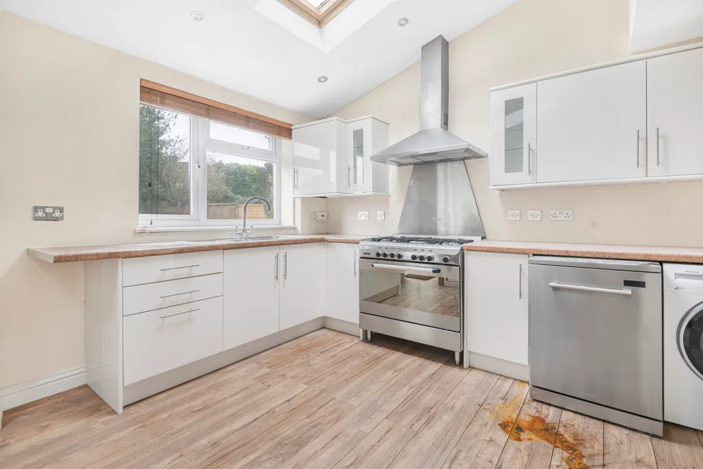 Cabrera Avenue, Virginia Water, GU25, photo 12
