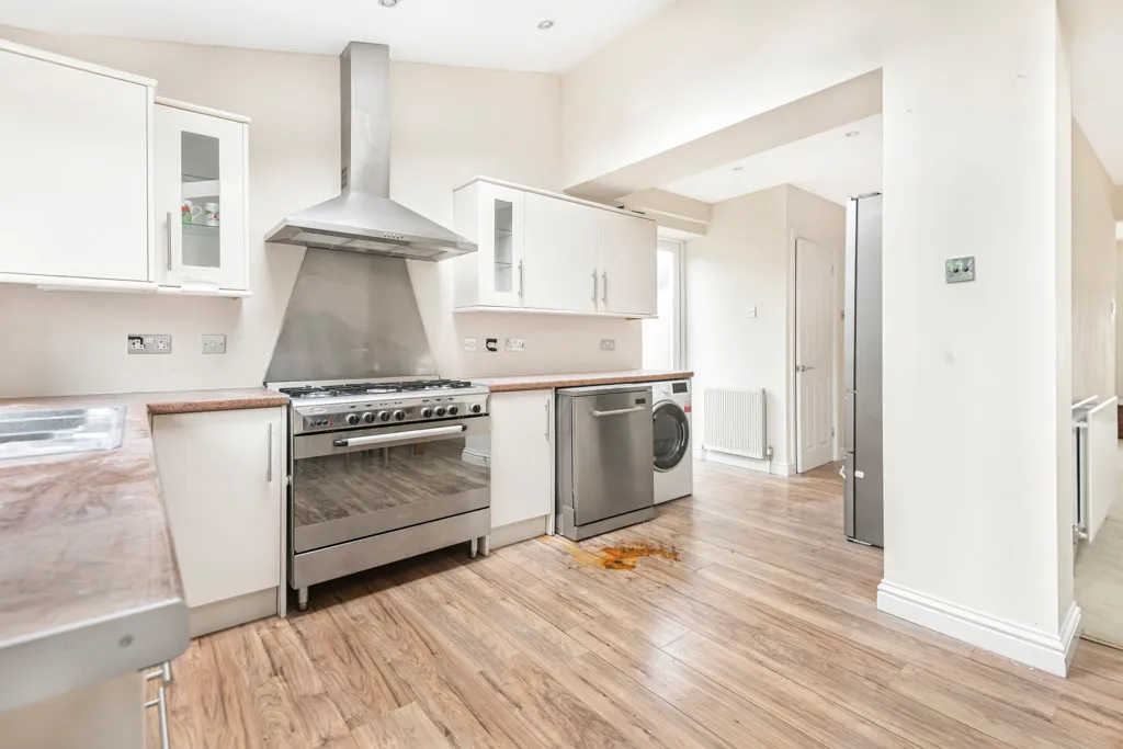 Cabrera Avenue, Virginia Water, GU25, photo 11