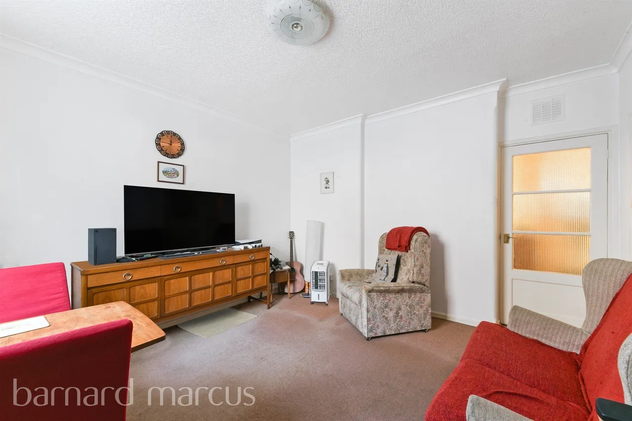 Vermont Road, London, SW18, photo 2