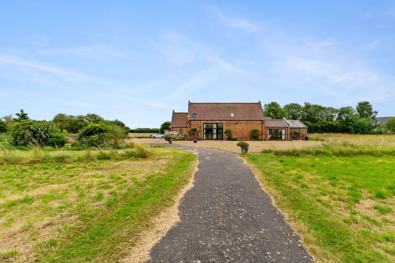 Knights End Road, March, PE15, photo 2