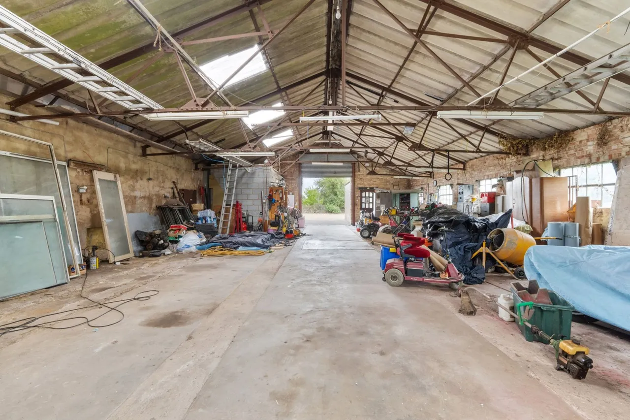 Knights End Road, March, PE15, photo 27