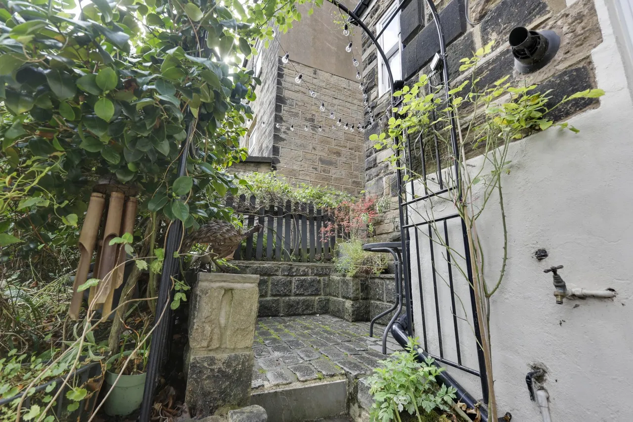 Edroyd Place, Farsley, LS28, photo 21