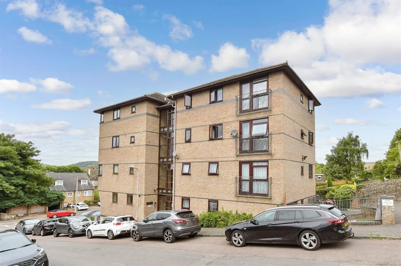 1 bed flat for sale, Harold Street, Dover, CT16