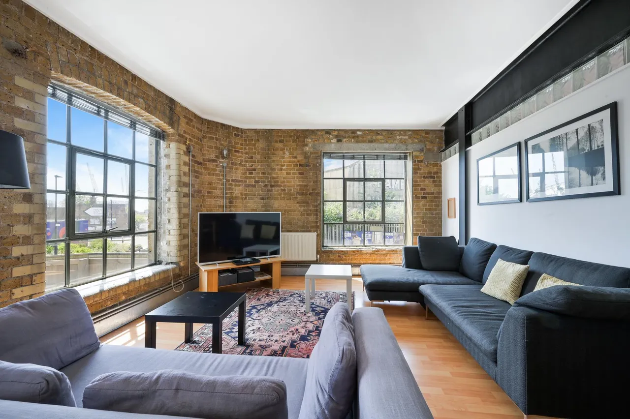 3 bed flat for sale, Orchard Place, London, E14