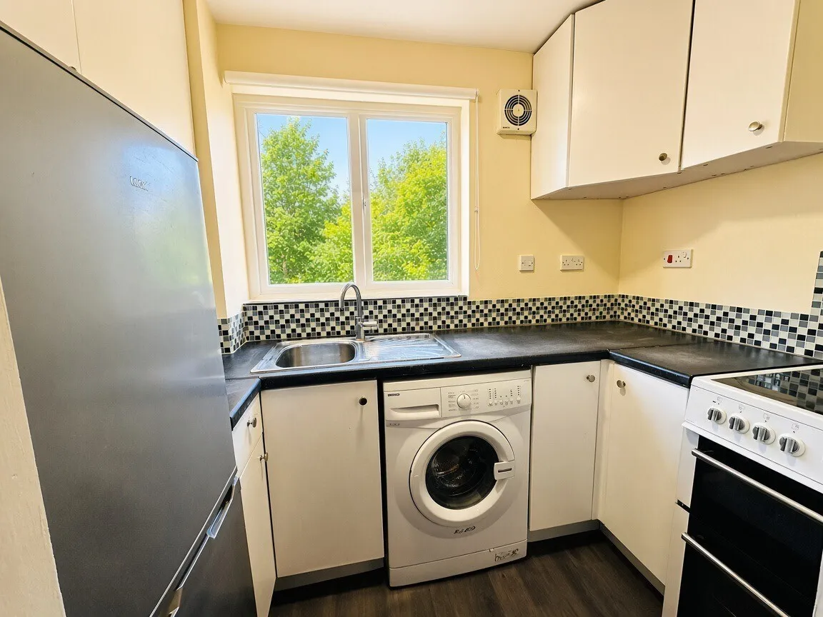 Waddington Close, Enfield, EN1, photo 4