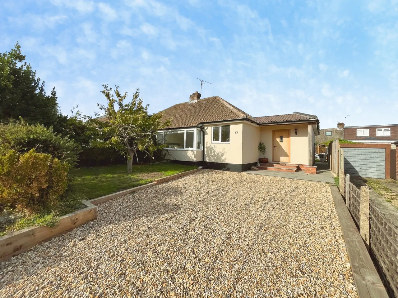 3 bed house for sale — Upper Weybourne Lane, Farnham, Surrey, GU9 9DF