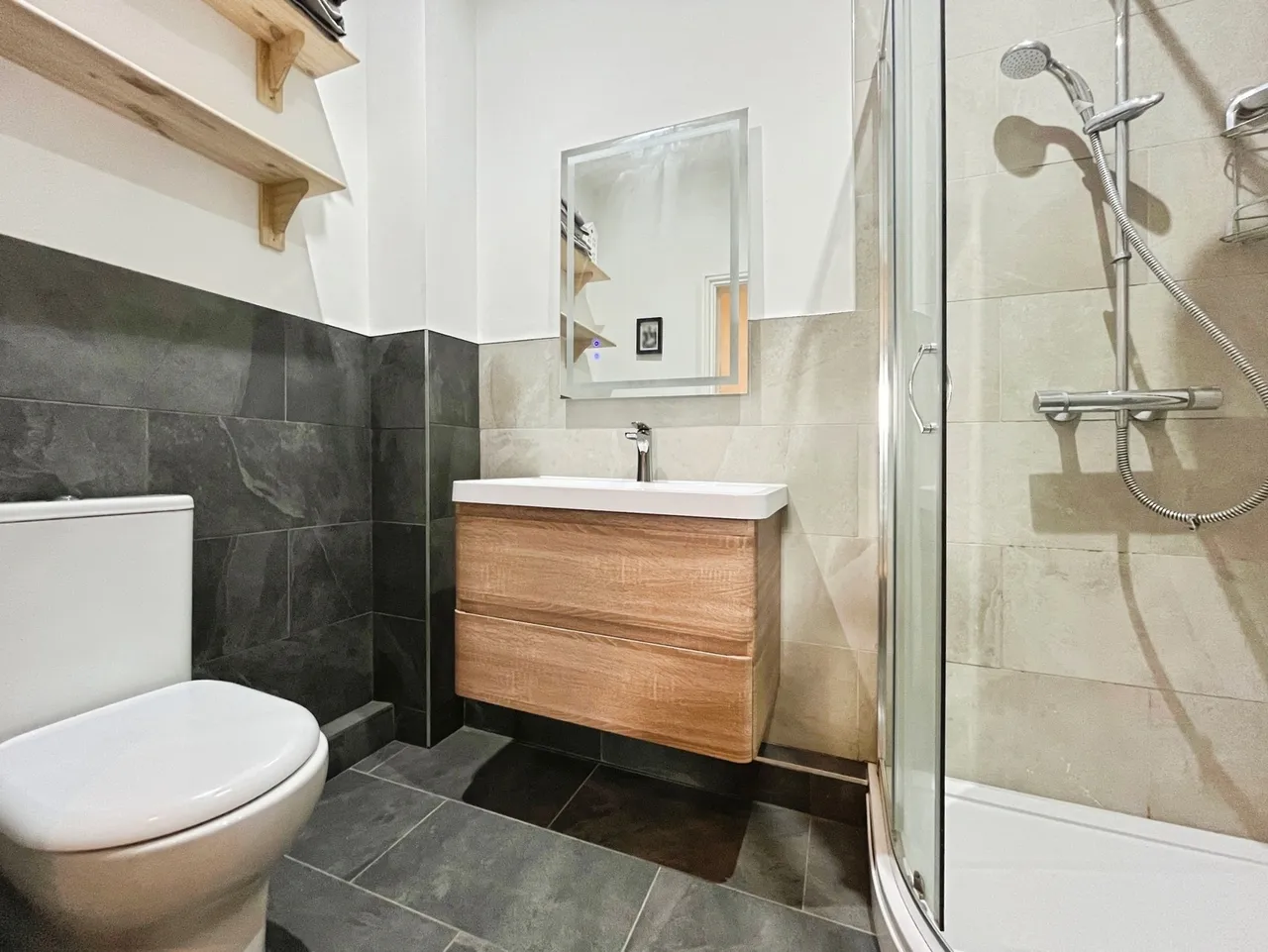 Upper Weybourne Lane, Farnham, Surrey, GU9 9DF, photo 7