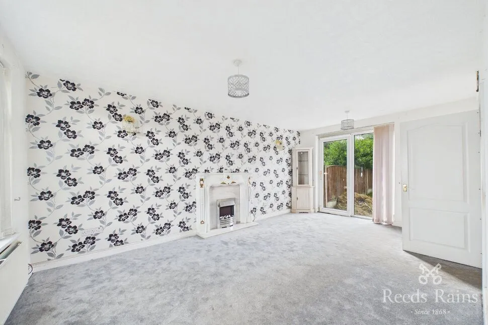 Fields Farm Road, Hyde, SK14, photo 2