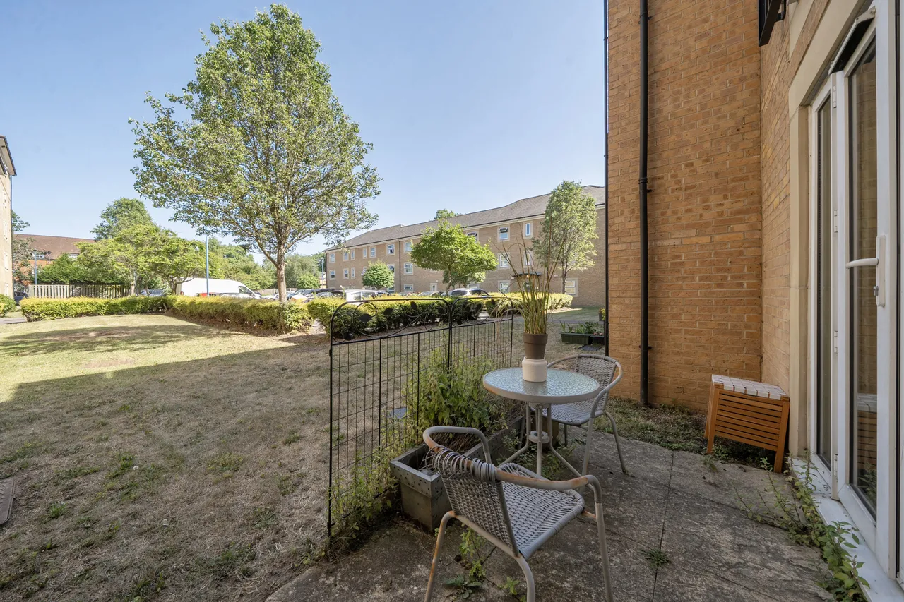 101 White Lodge Close, Isleworth, photo 12