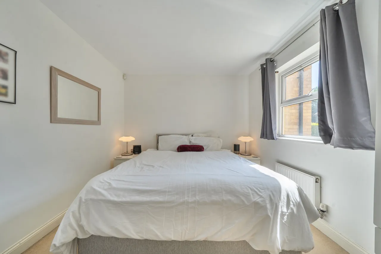 101 White Lodge Close, Isleworth, photo 4