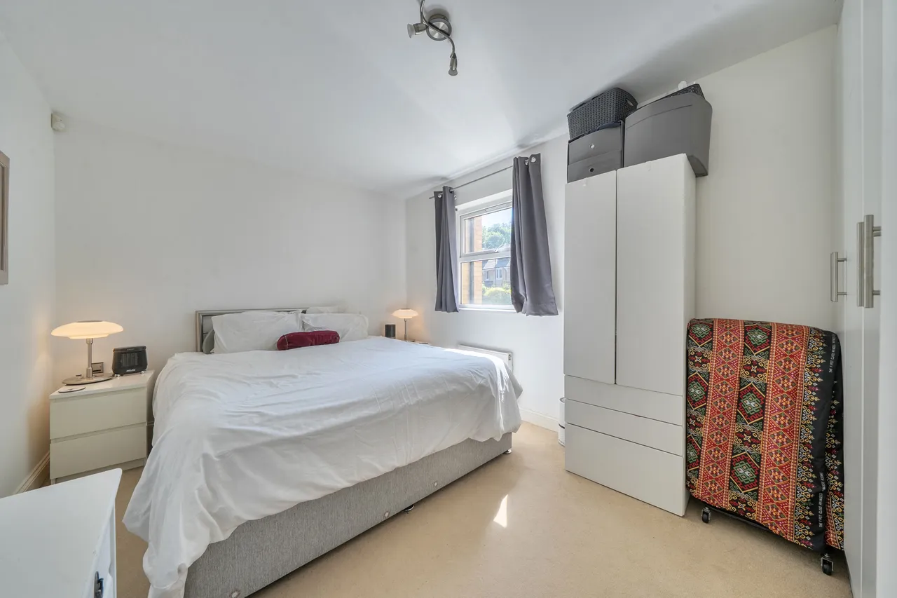 101 White Lodge Close, Isleworth, photo 8