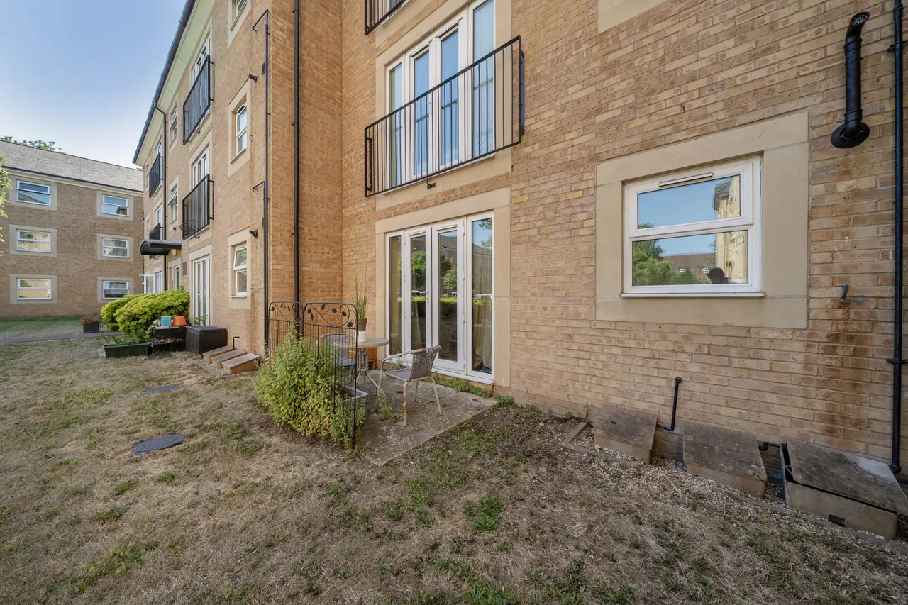 101 White Lodge Close, Isleworth, photo 10