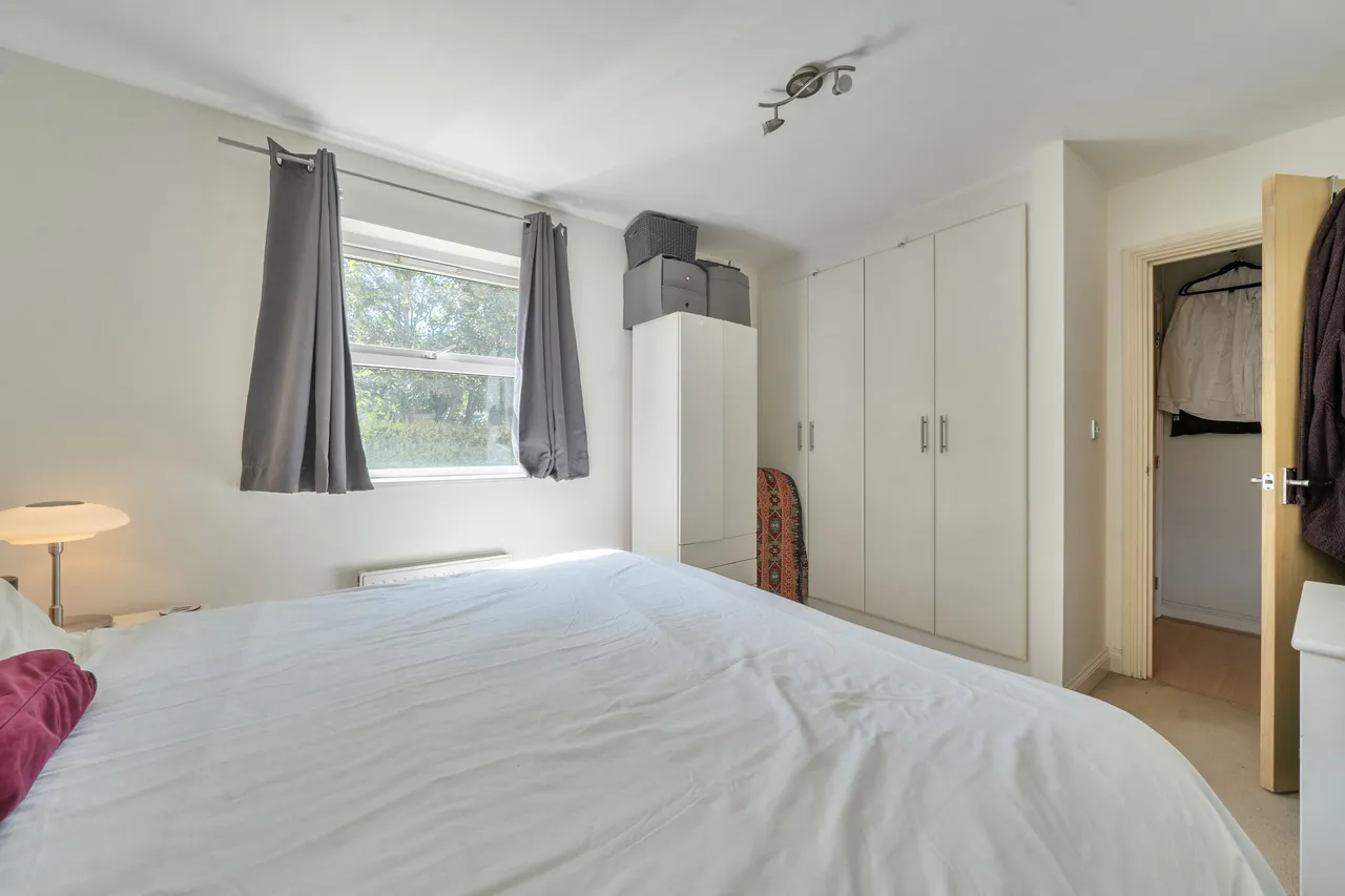 101 White Lodge Close, Isleworth, photo 11