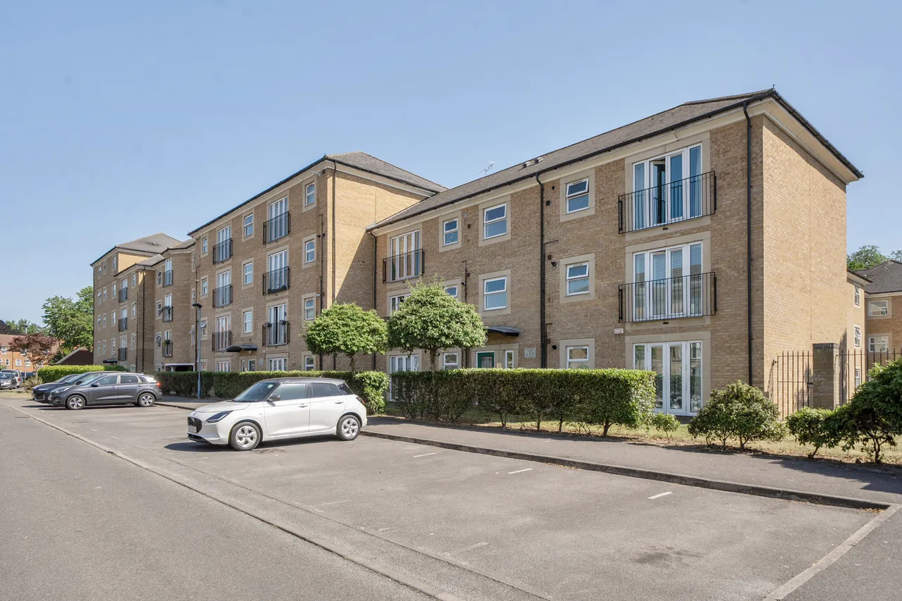 1 bed flat for sale — 101 White Lodge Close, Isleworth