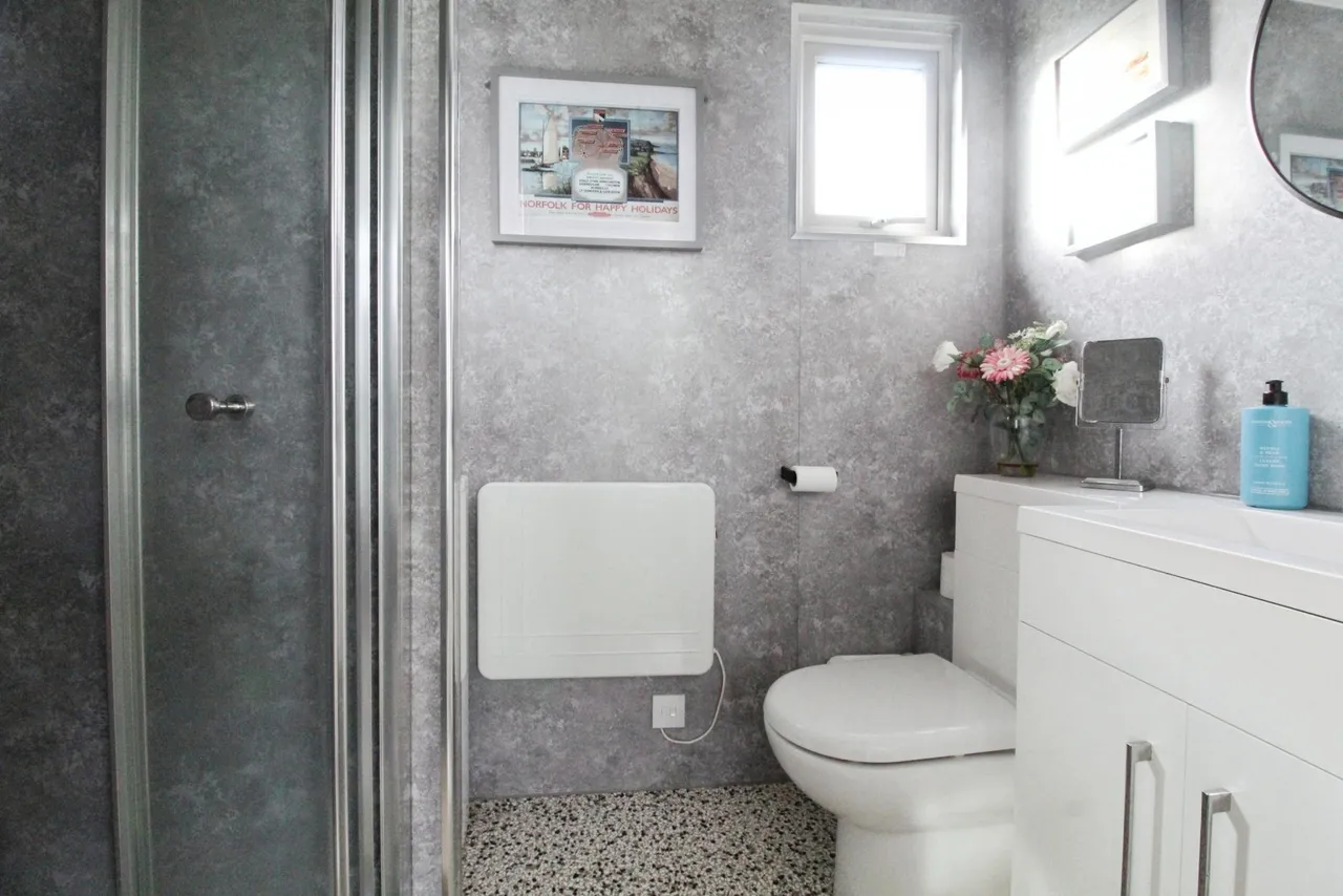 Broadside Chalet Park, Stalham, NR12, photo 11