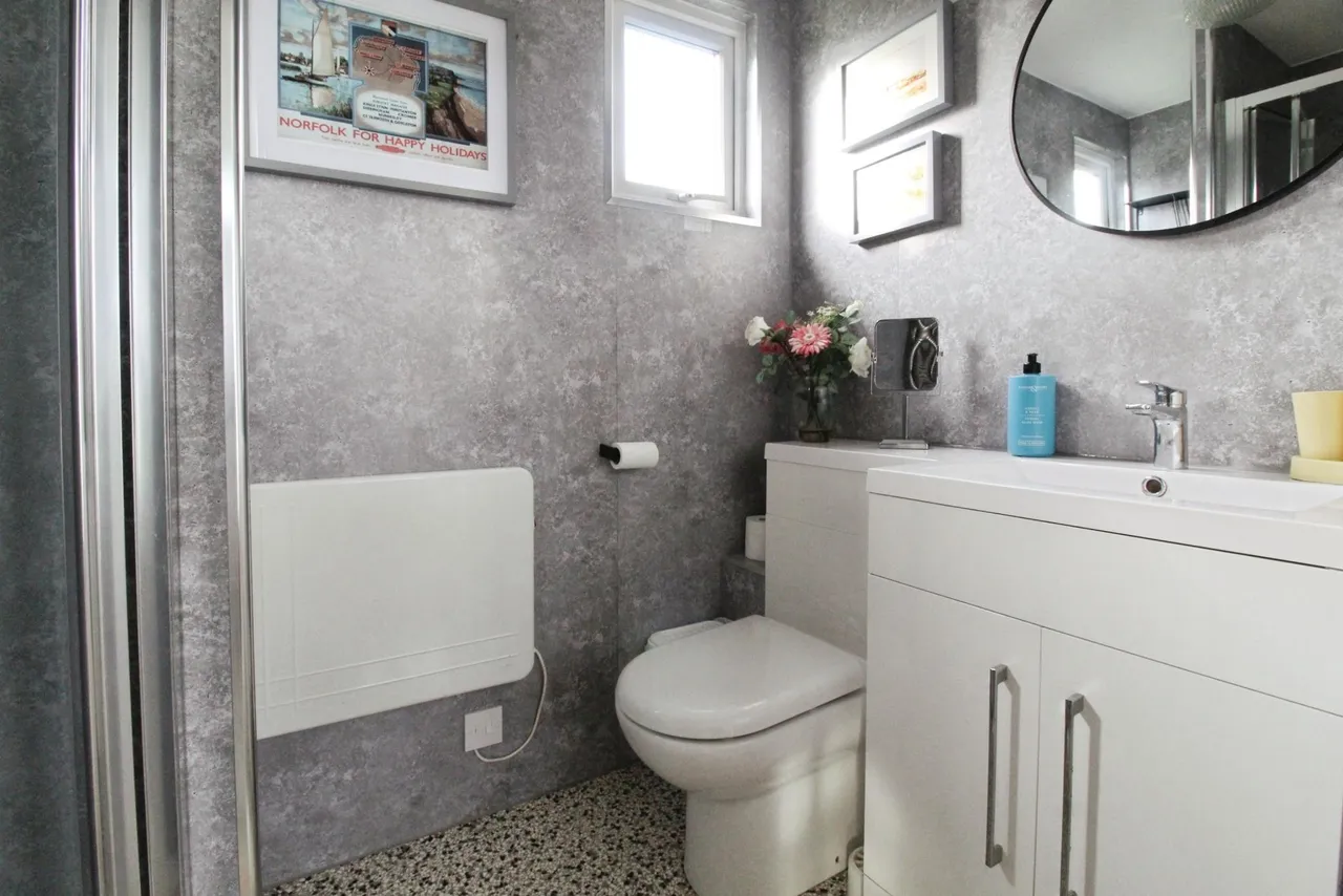 Broadside Chalet Park, Stalham, NR12, photo 10