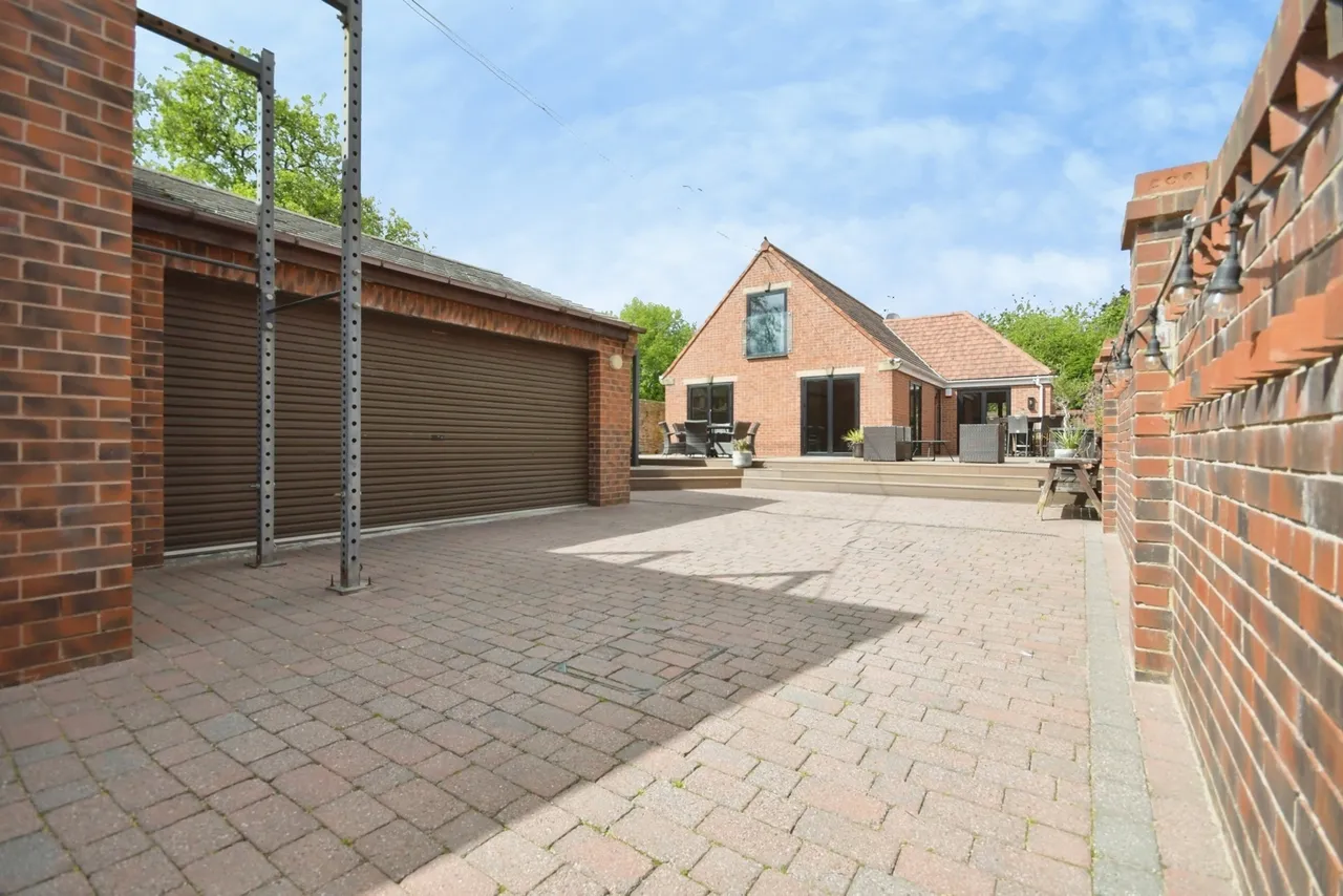 Old Road, Chesterfield, S40, photo 8