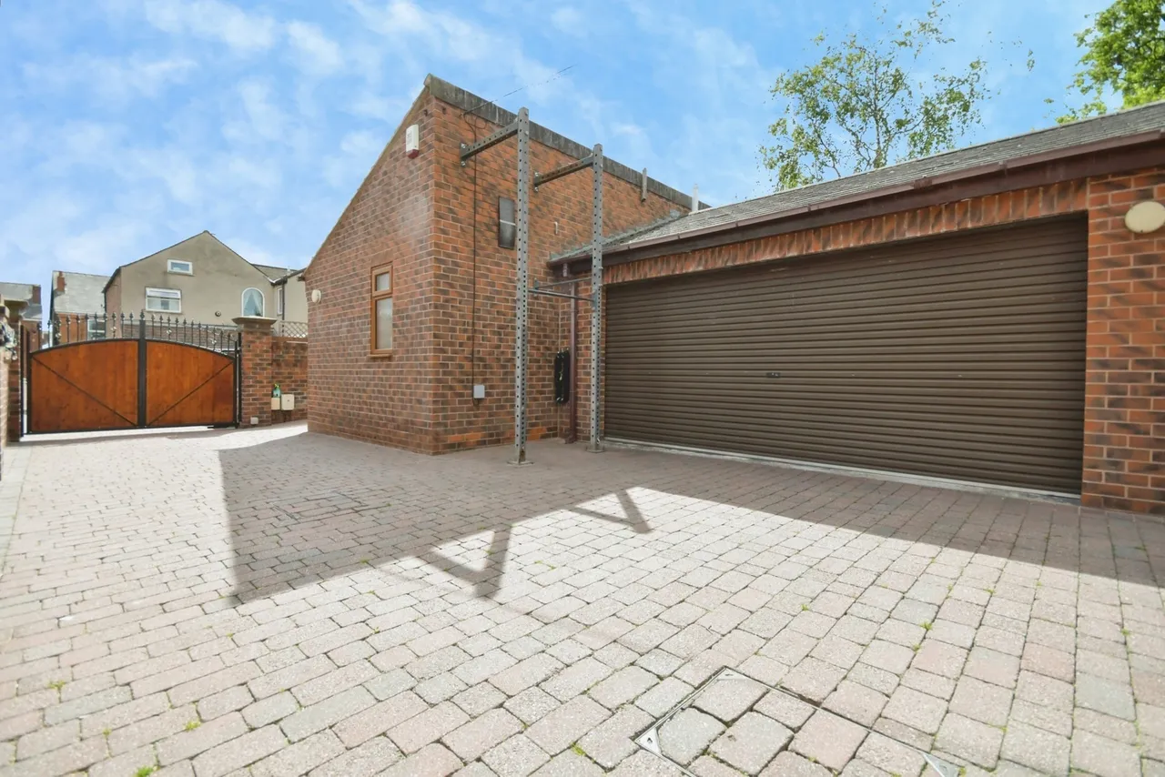 Old Road, Chesterfield, S40, photo 18