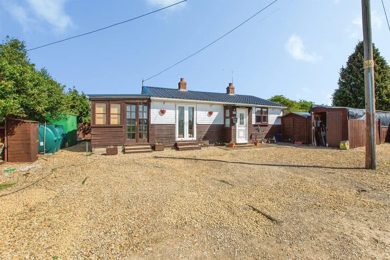 2 bed house for sale — Lowgate, Holbeach, Spalding