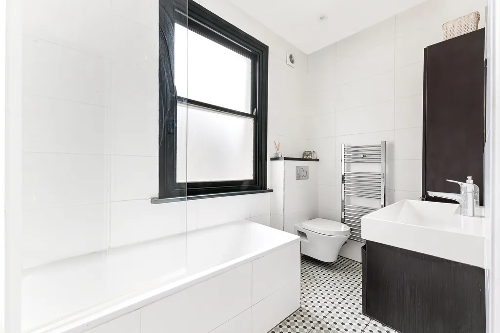 Garratt Lane, London, SW18, photo 6