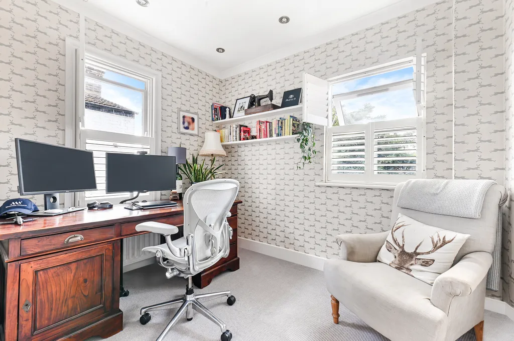 Garratt Lane, London, SW18, photo 8