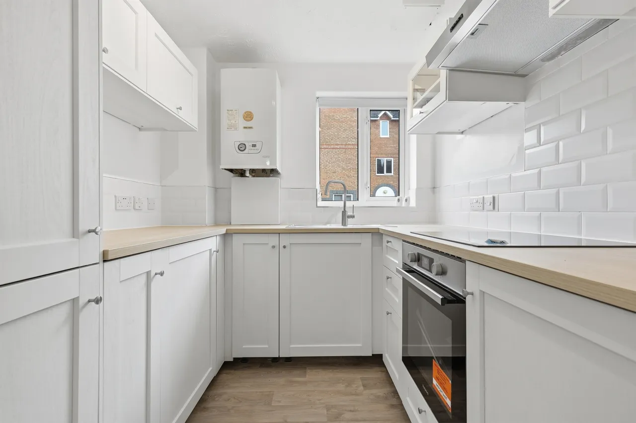 2 bed flat for sale, Peregrin Road, Waltham Abbey, EN9