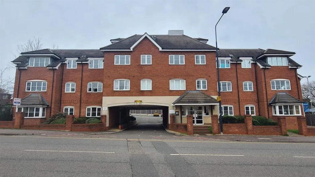 2 bed flat for sale, Park Street, Aylesbury