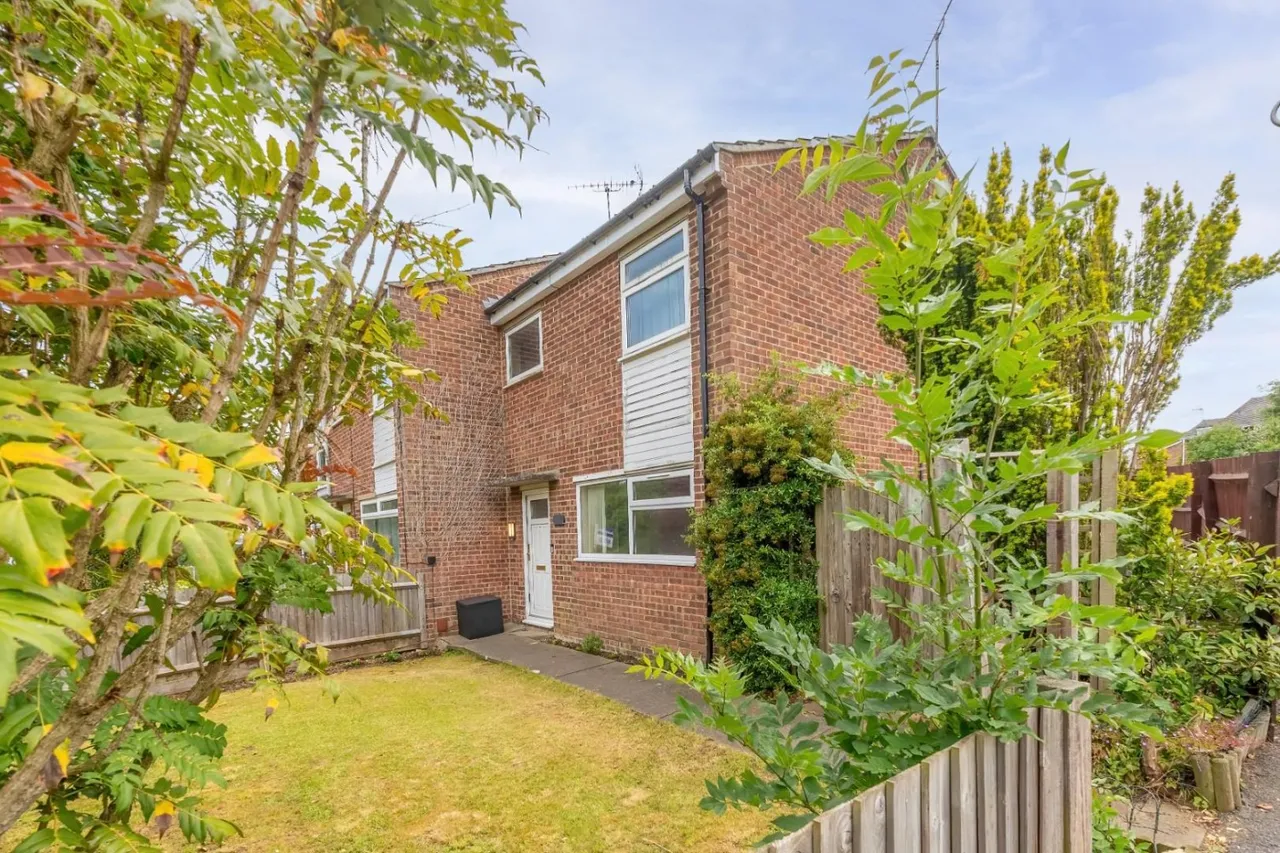 3 bed house for sale — Knaves Hill, Leighton Buzzard