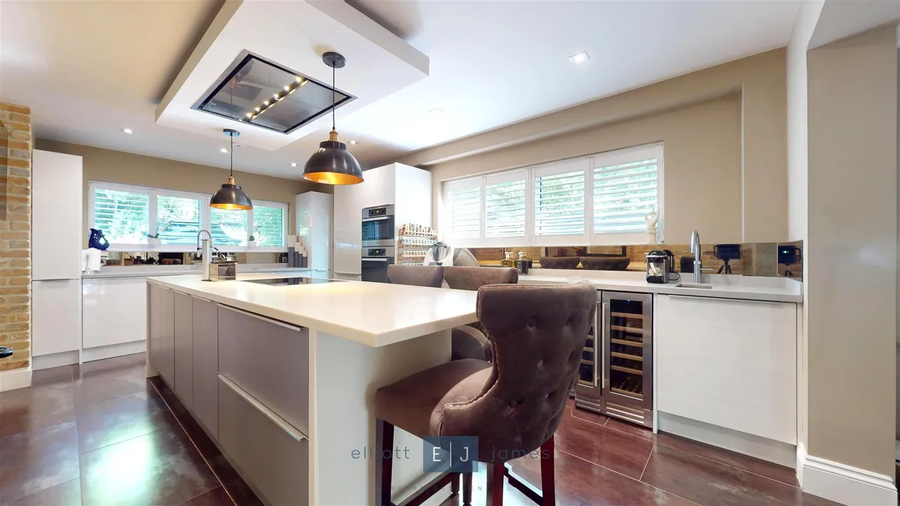Woodbury Hill, Loughton, photo 9