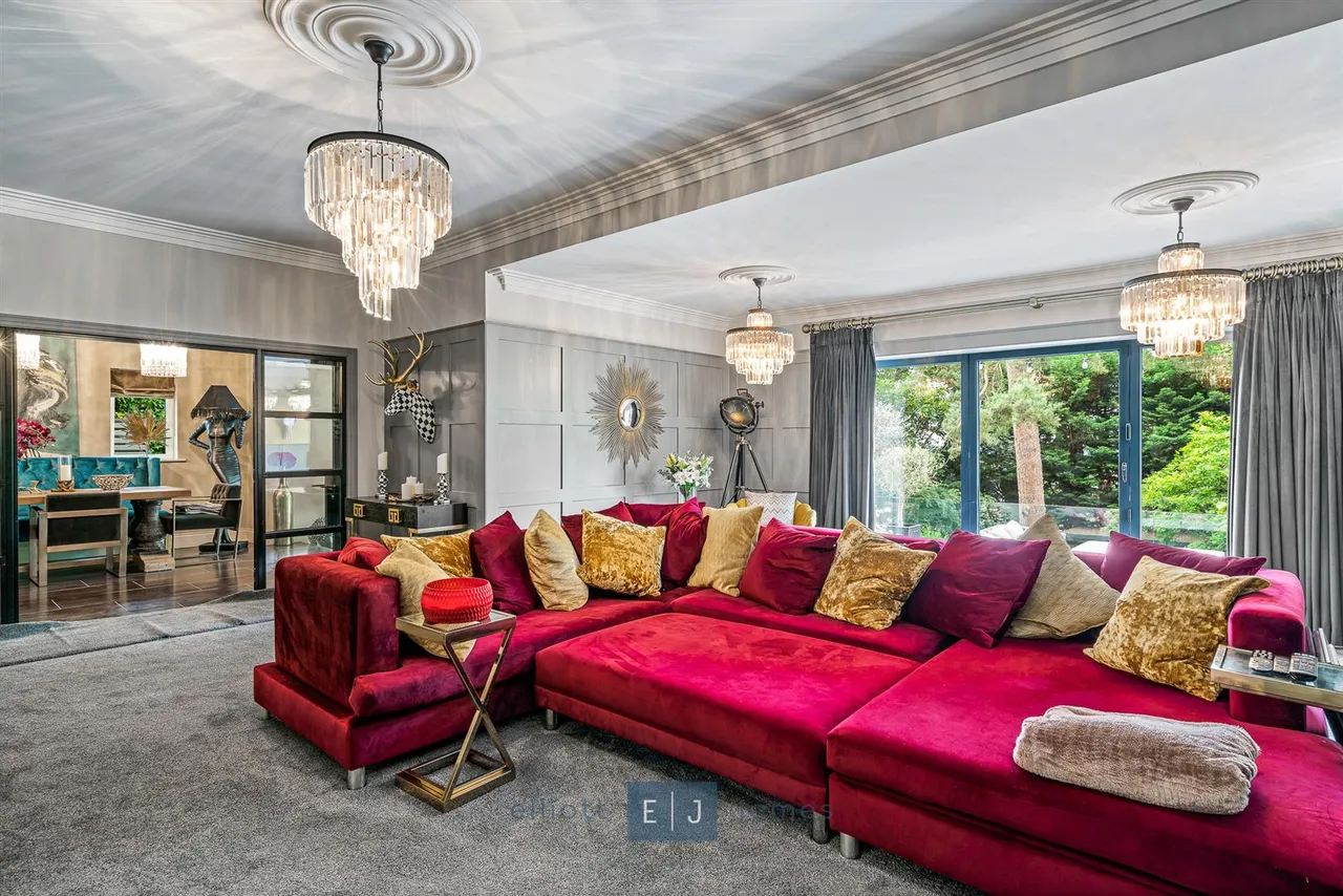 Woodbury Hill, Loughton, photo 3