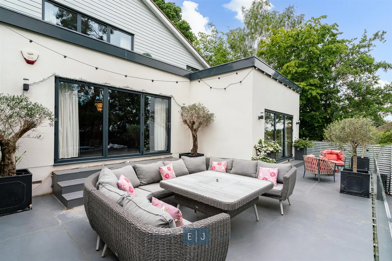 Woodbury Hill, Loughton, photo 4