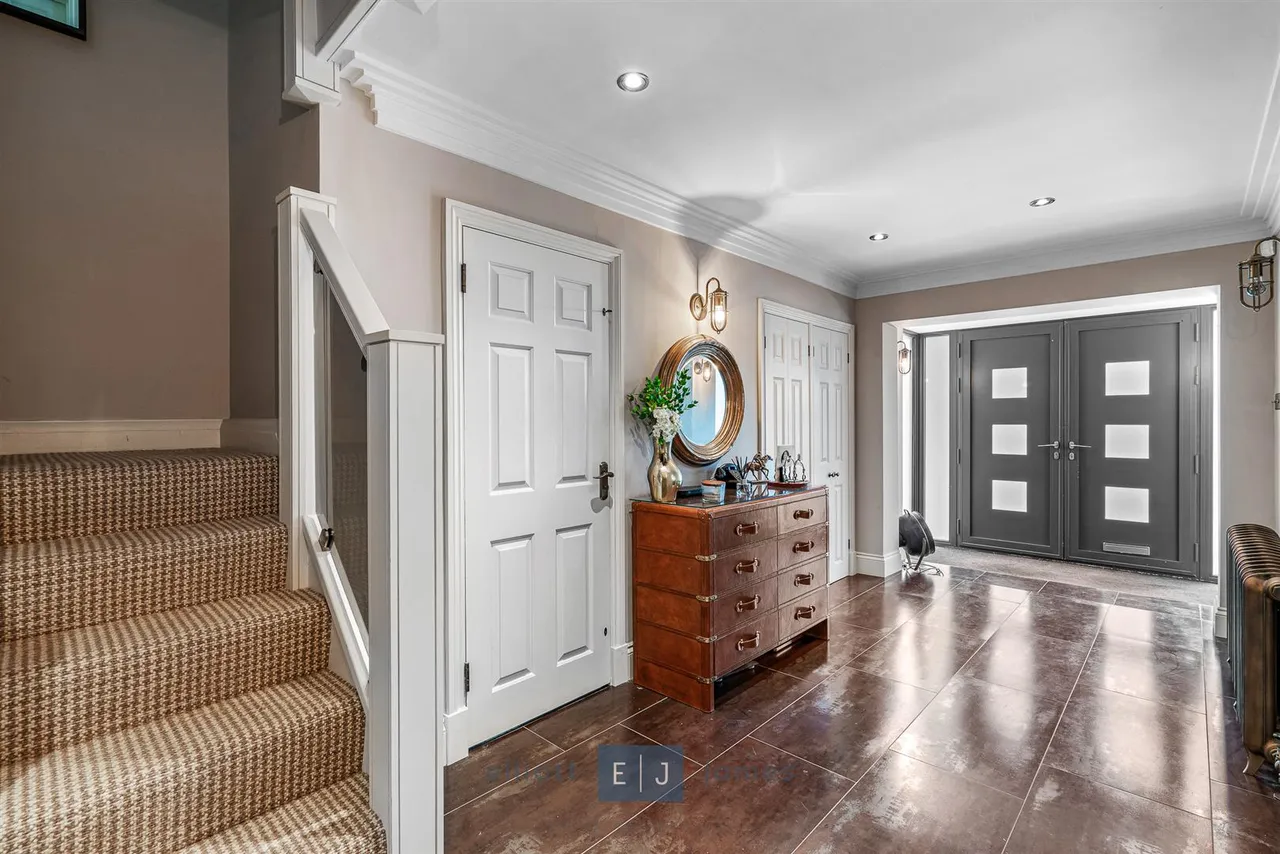 Woodbury Hill, Loughton, photo 8