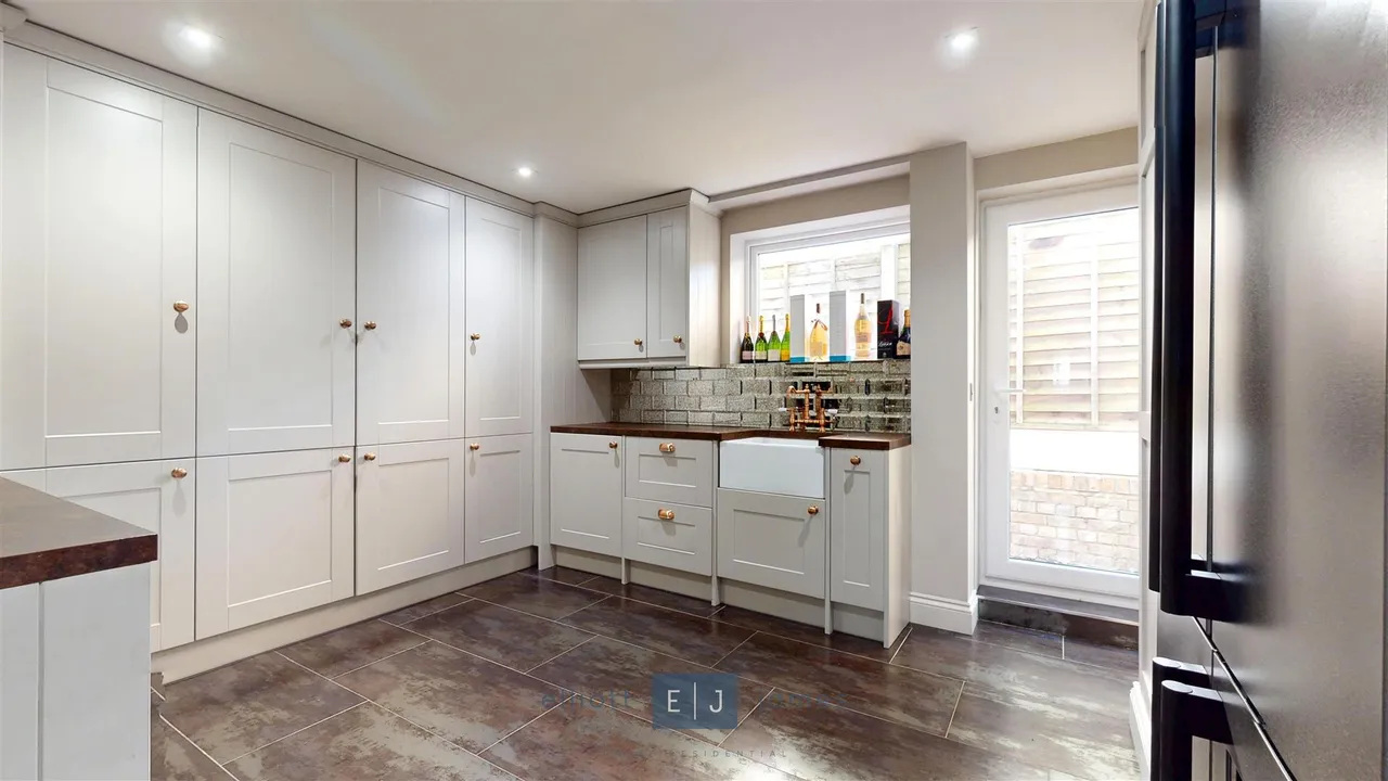Woodbury Hill, Loughton, photo 10