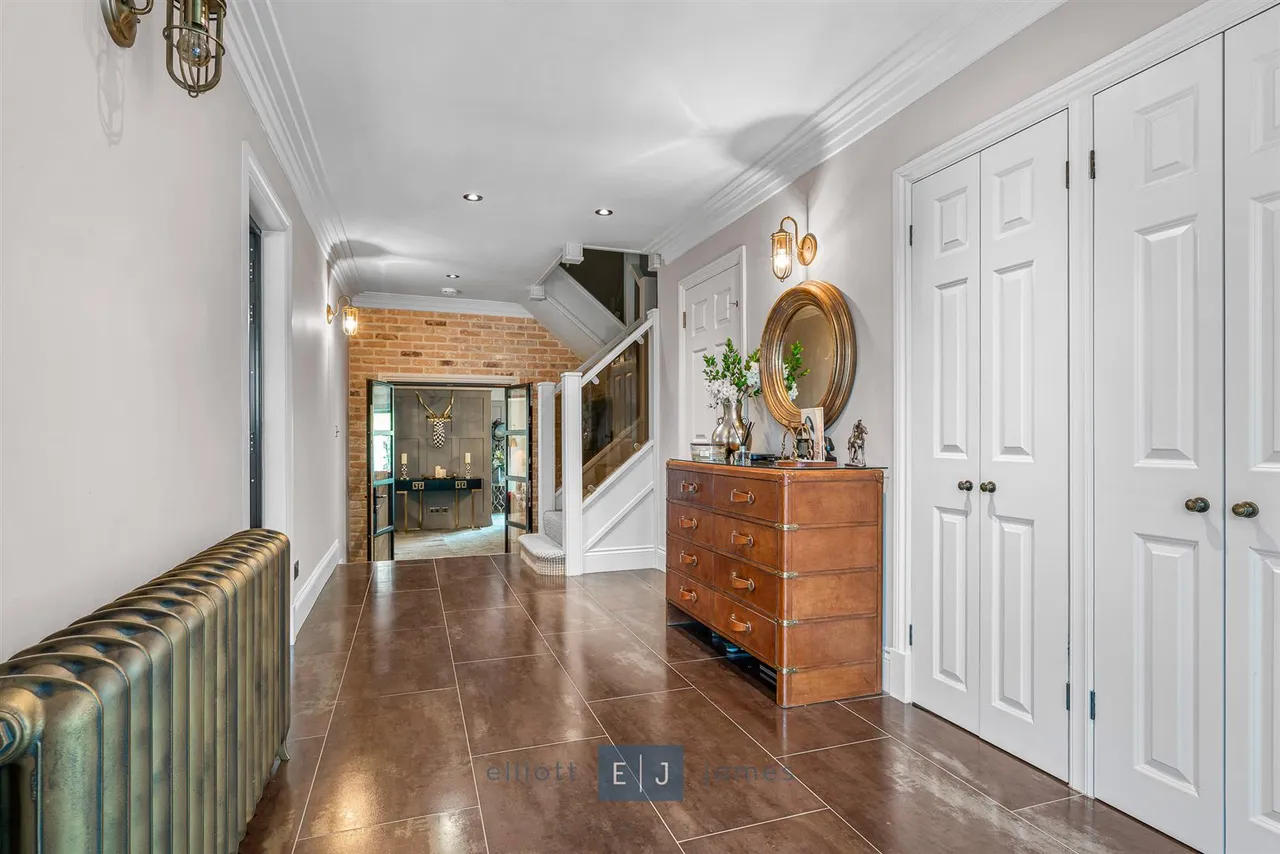 Woodbury Hill, Loughton, photo 7