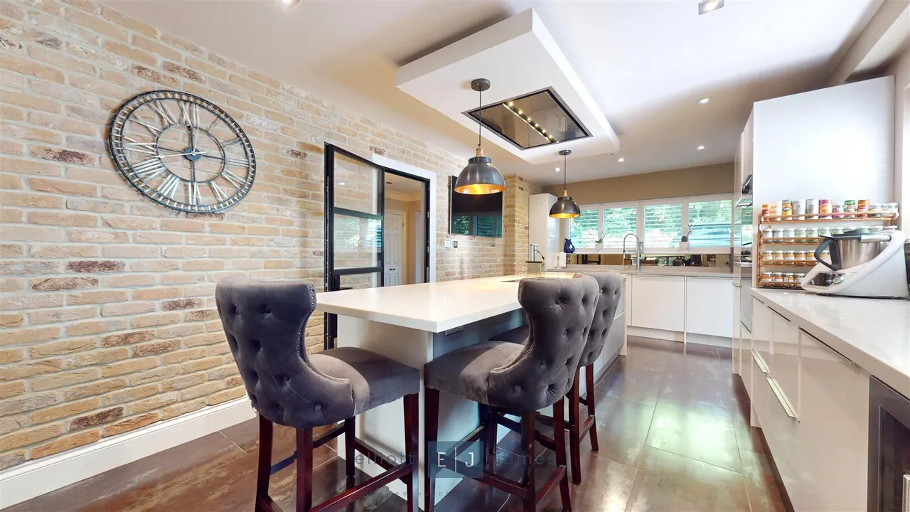 Woodbury Hill, Loughton, photo 5