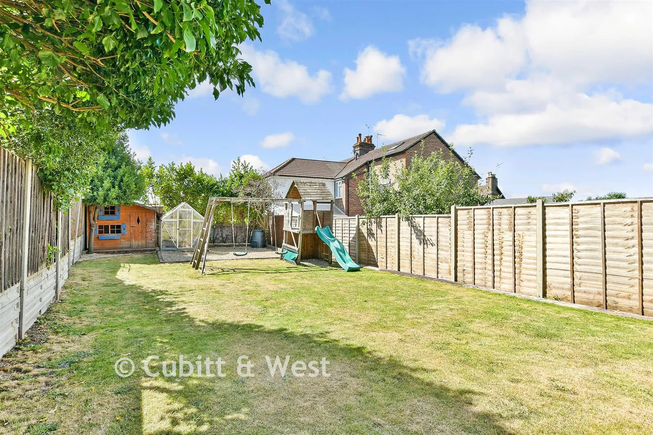Copse Road, Meadvale, RH1, photo 2