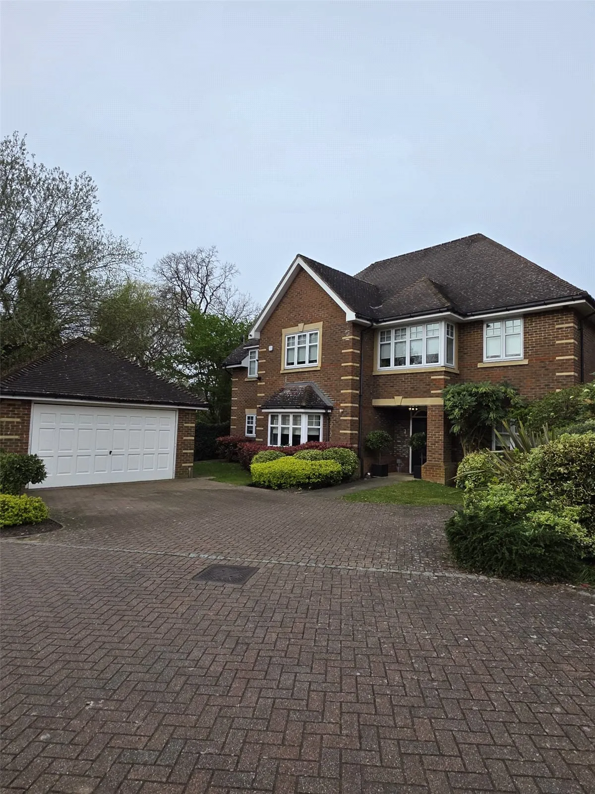 6 bed house to rent — Sandridge Close, Hadley Wood, Hertfordshire, EN4 0HB
