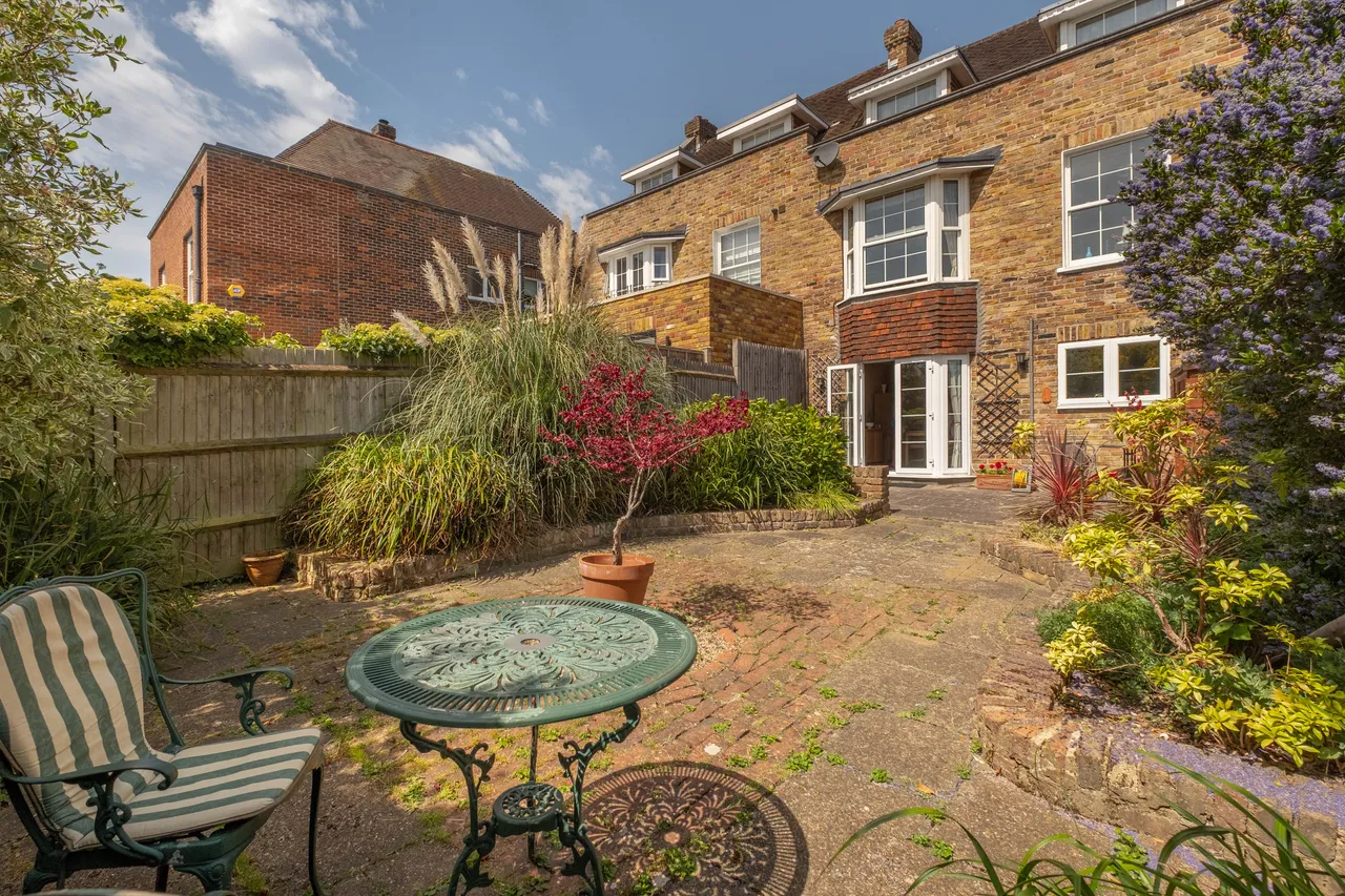 Somerset Road, London, SW19, photo 2