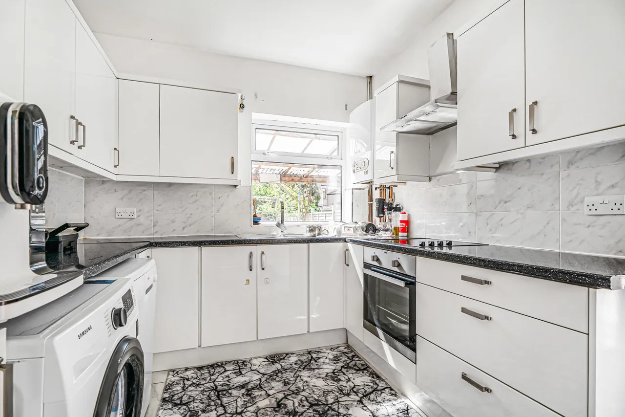 Lowden Road, London, N9, photo 5