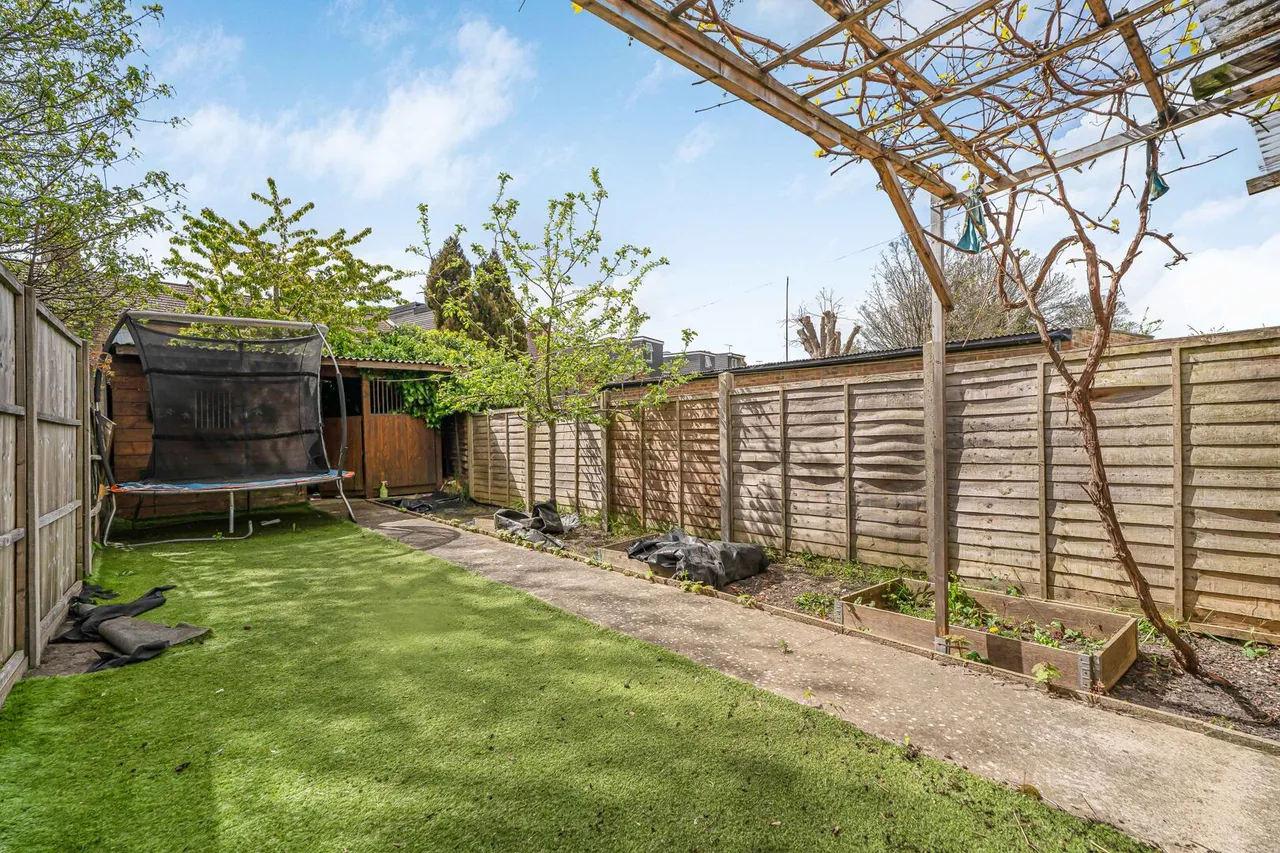 Lowden Road, London, N9, photo 6