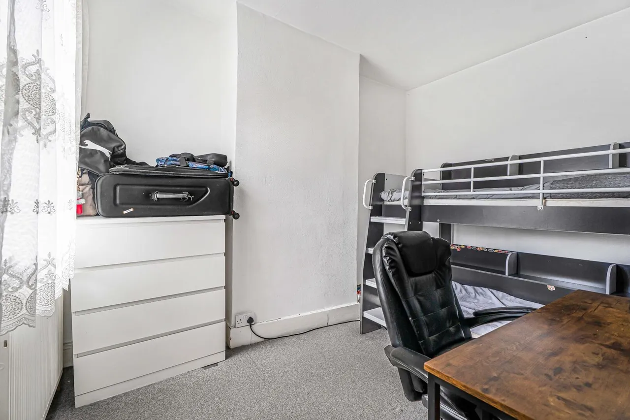 Lowden Road, London, N9, photo 13