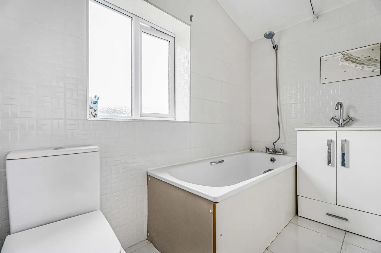 Lowden Road, London, N9, photo 10