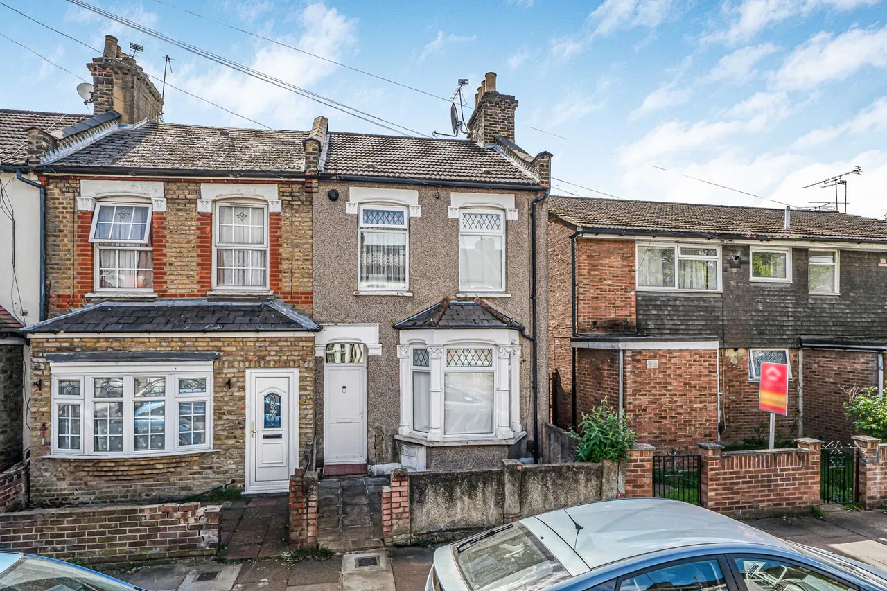 2 bed property for sale, Lowden Road, London, N9